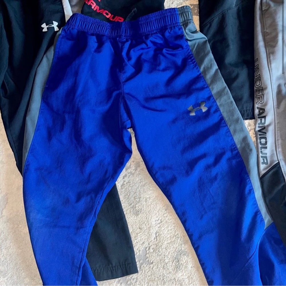 7 pairs of youth medium Under Armour athletic pants.
